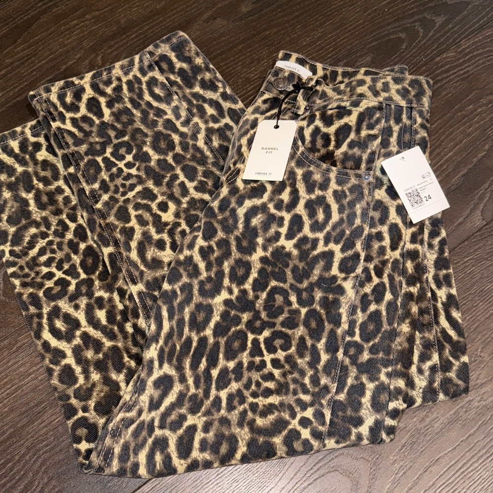 NWTS Forever 21 Baggy Barrel Fit Leopard Jeans Size 24